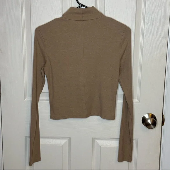 NWOT American Eagle Ribbed Turtle Neck Long Sleeve Shirt, Size Medium - Picture 2 of 3